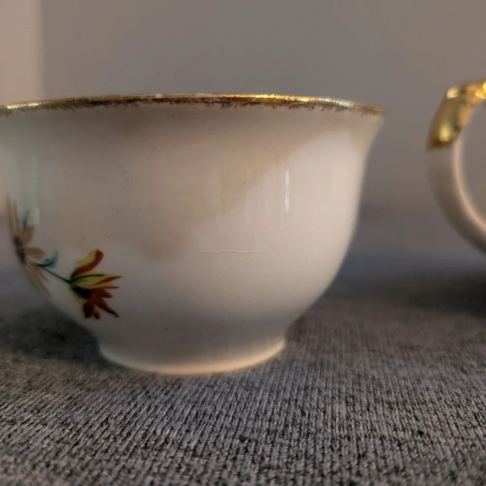 Grindley "Cream Petal" Creamer and Sugar Bowl Set, Floral - Picture 5 of 5
